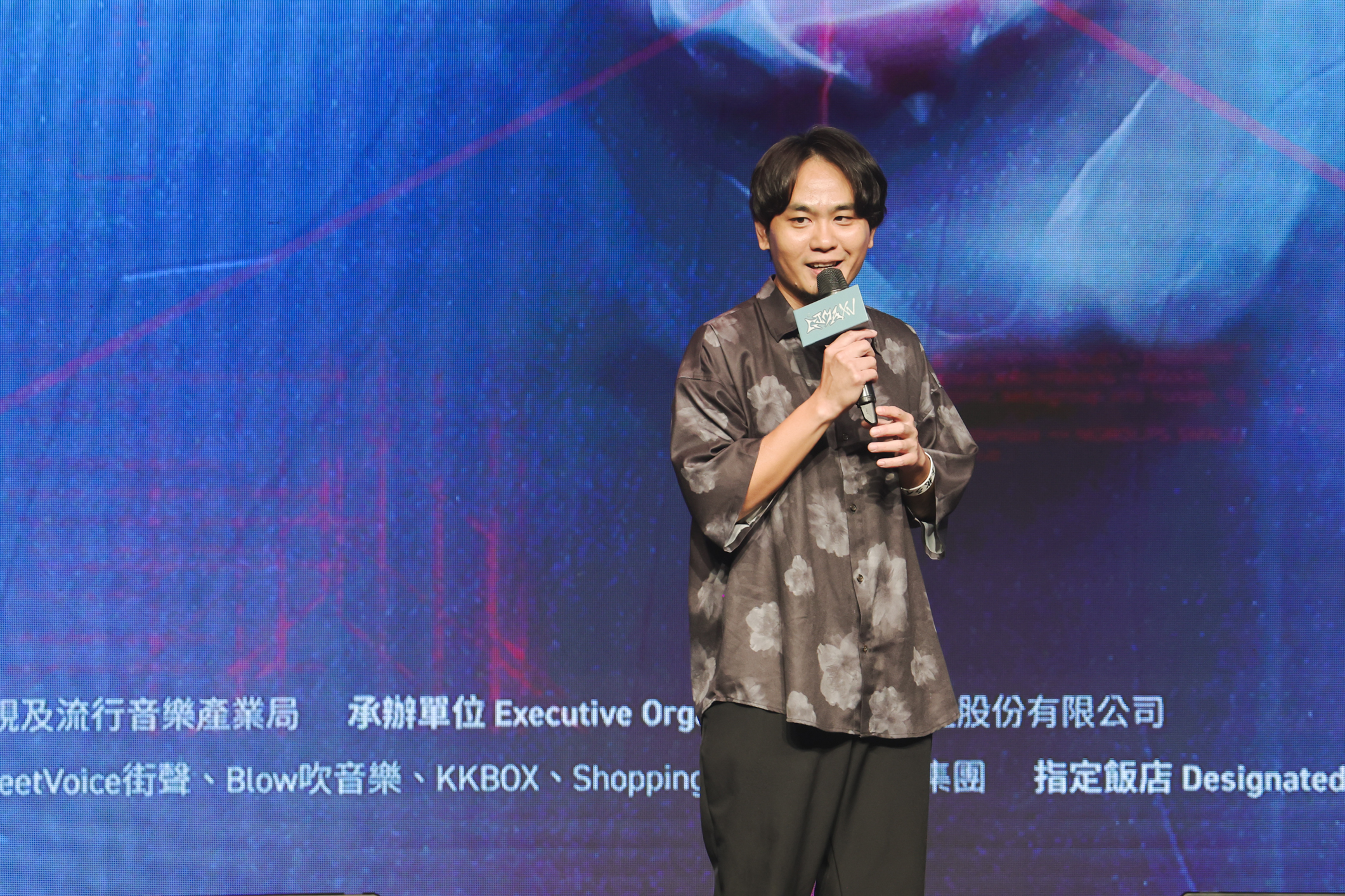 第15屆金音獎評審團主席楊大正與評審團獎得主劉暐曾一起玩音樂，很惋惜劉暐這麼年輕就離開人世。圖/文化部影視及流行音樂產業局、必應創造提供 